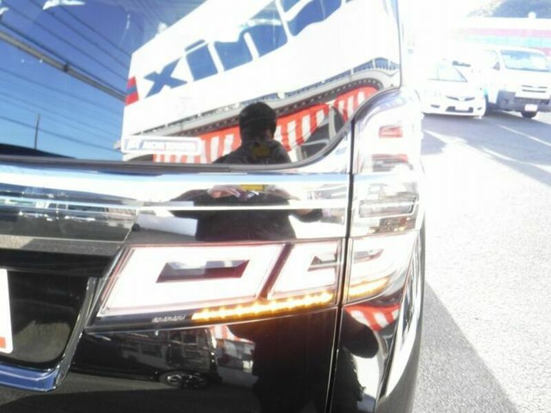 VELLFIRE-15