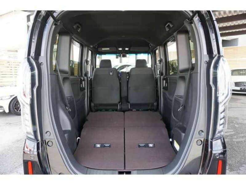 N BOX CUSTOM-19