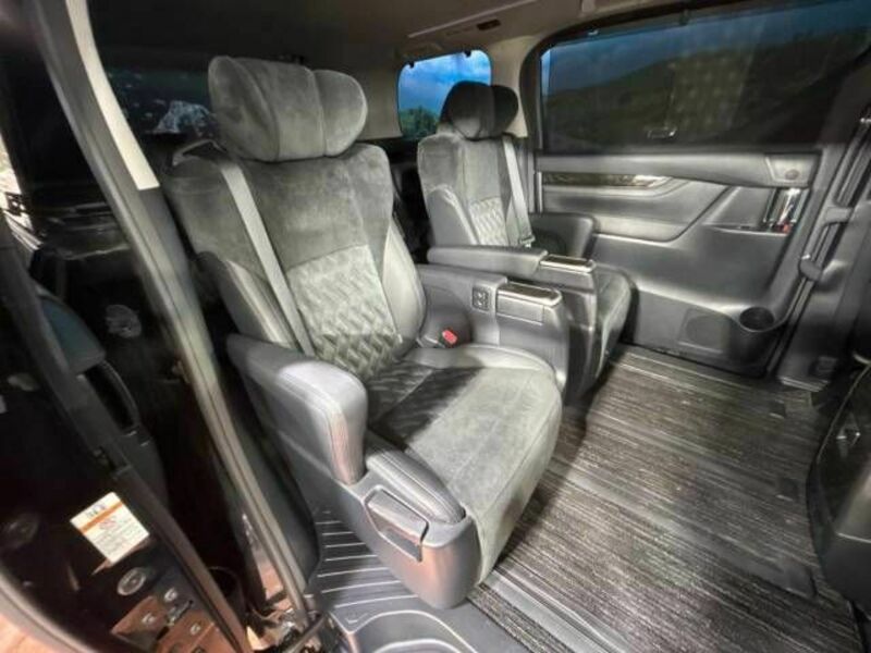 VELLFIRE-9