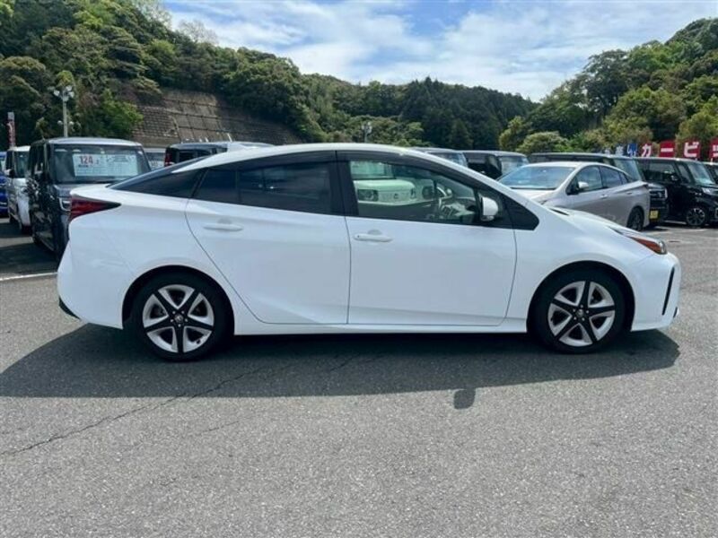 PRIUS-11