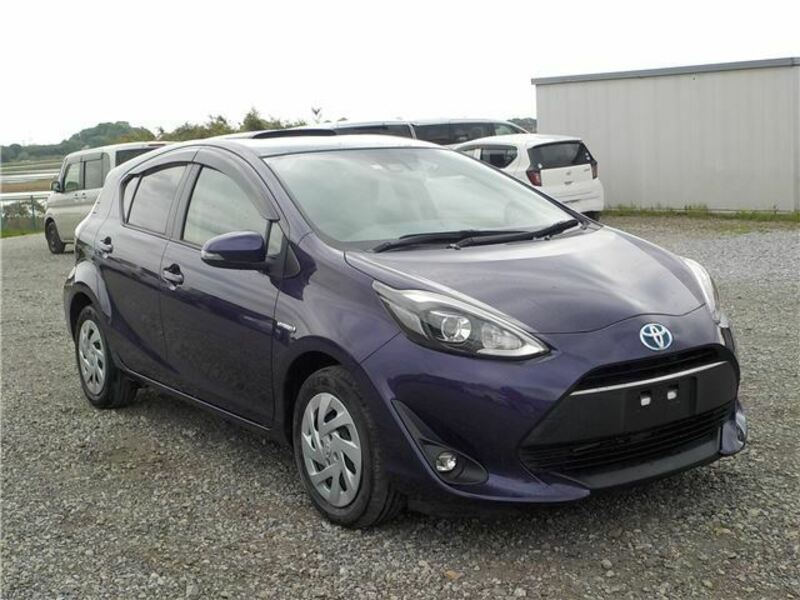 TOYOTA　AQUA