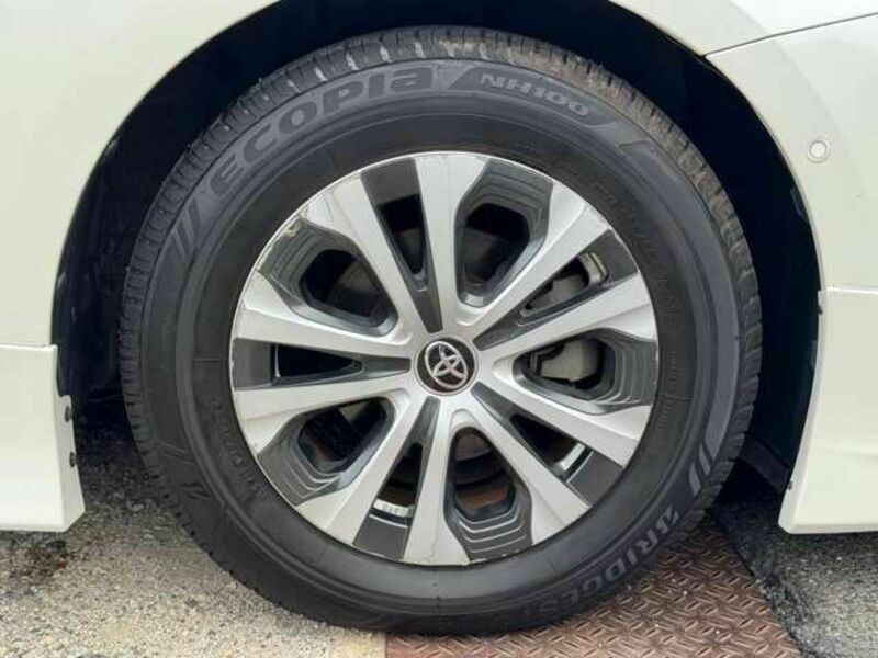 PRIUS-11