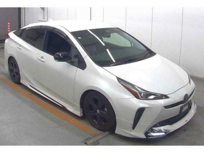 TOYOTA　PRIUS