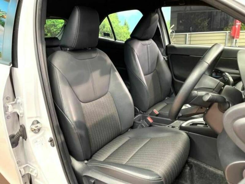 YARIS CROSS-11