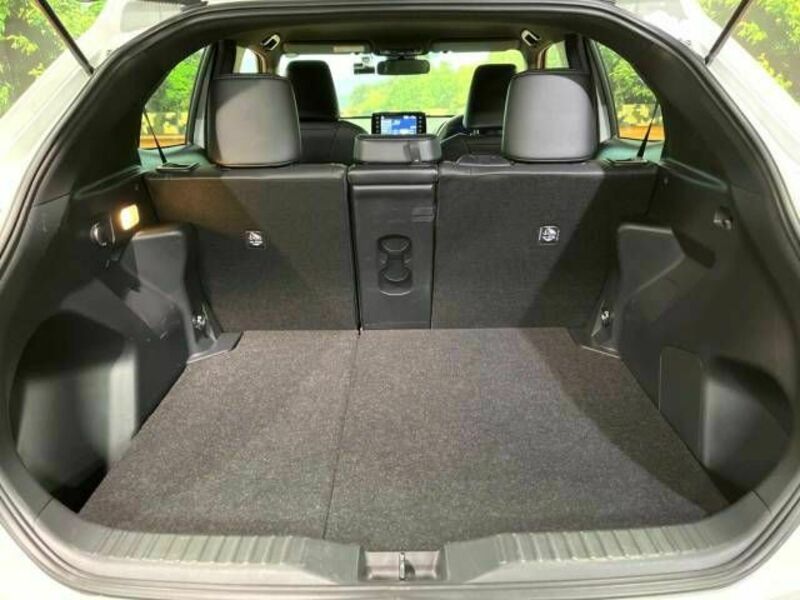 YARIS CROSS-13