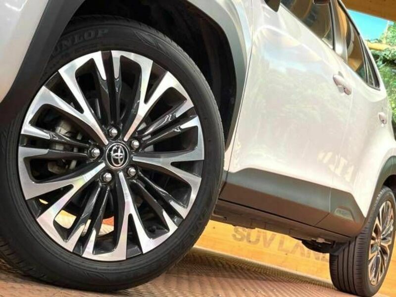 YARIS CROSS-15