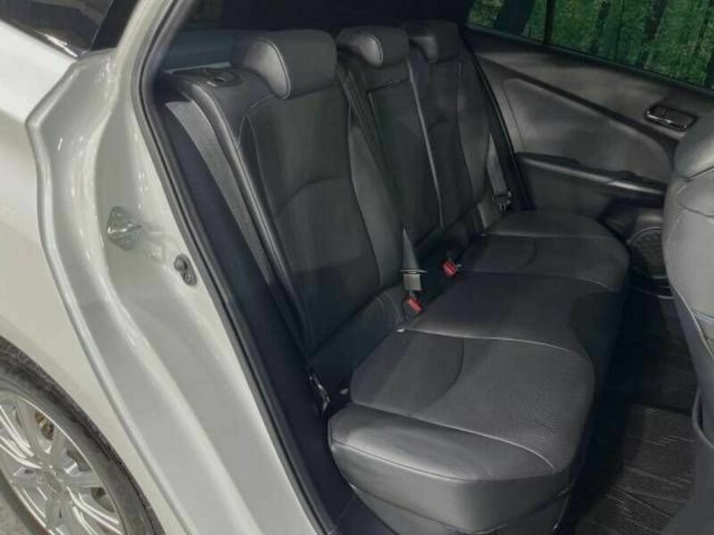 PRIUS-8