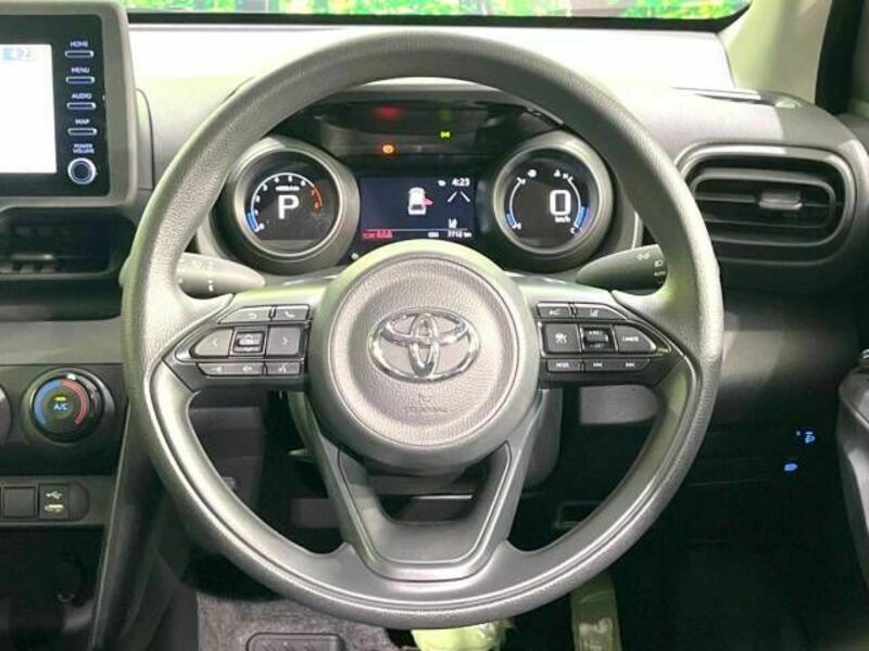 YARIS CROSS-9