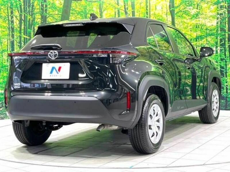 YARIS CROSS-16