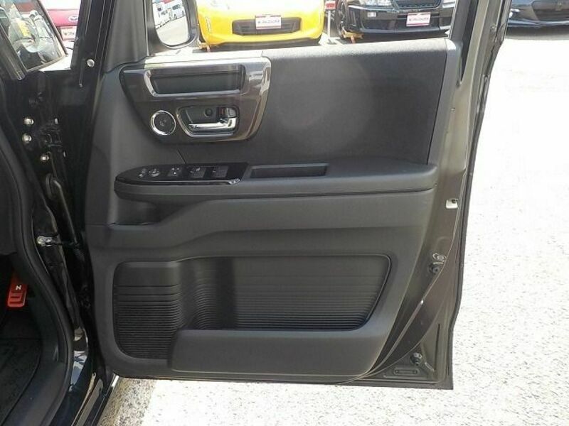 N BOX CUSTOM-19