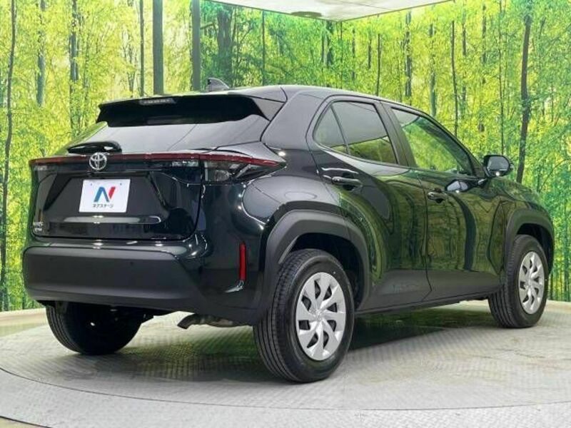 YARIS CROSS-16