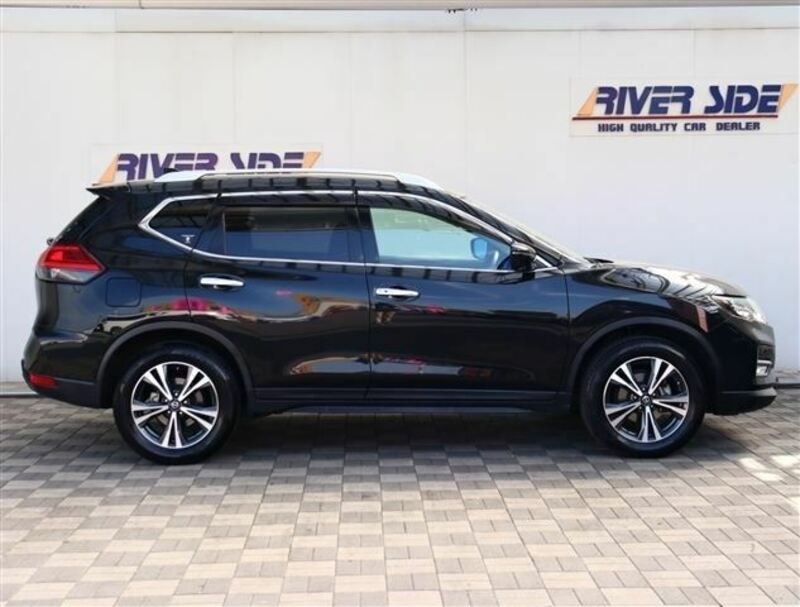X-TRAIL-1
