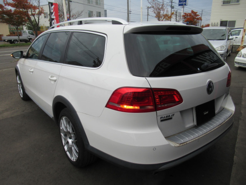 PASSAT ALLTRACK-12