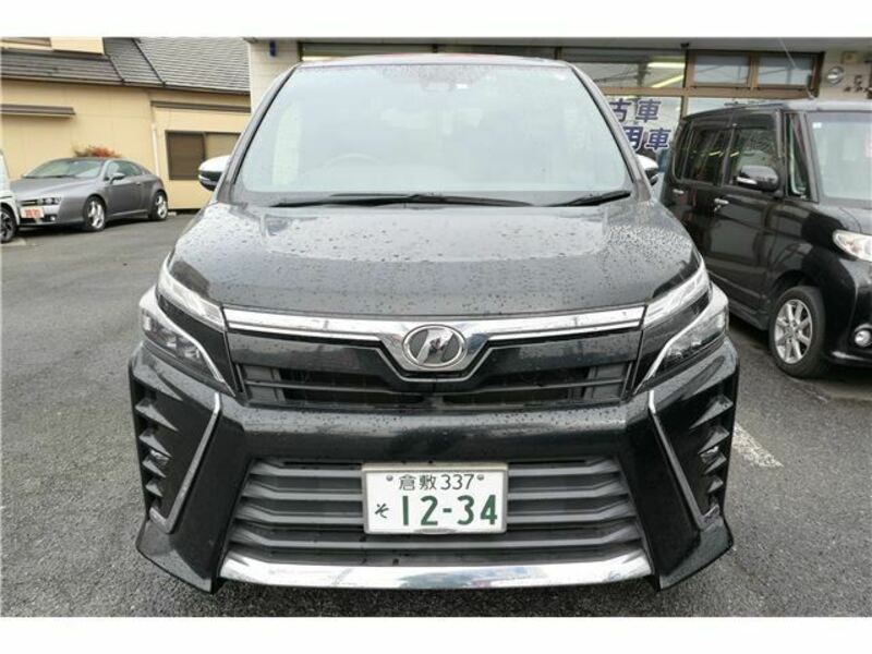 TOYOTA　VOXY