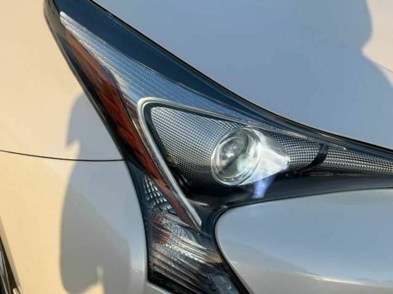 PRIUS-11