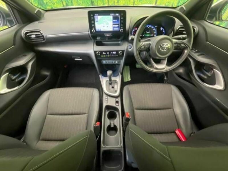 YARIS CROSS-1