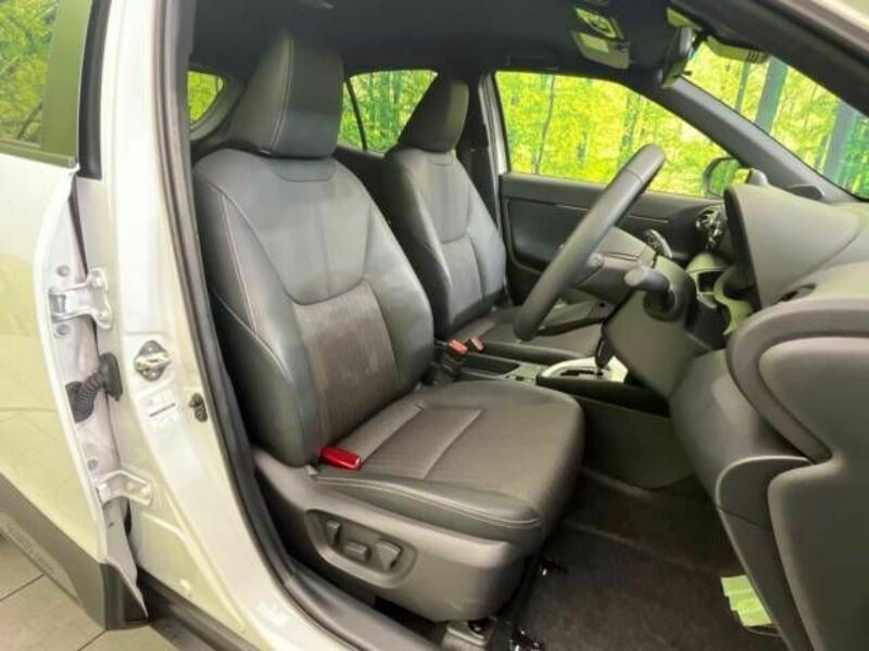 YARIS CROSS-7