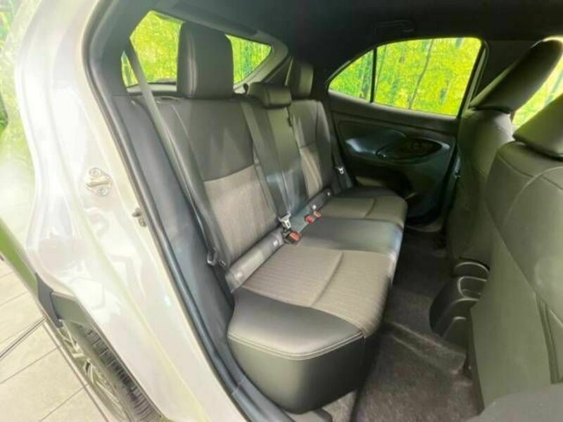 YARIS CROSS-8