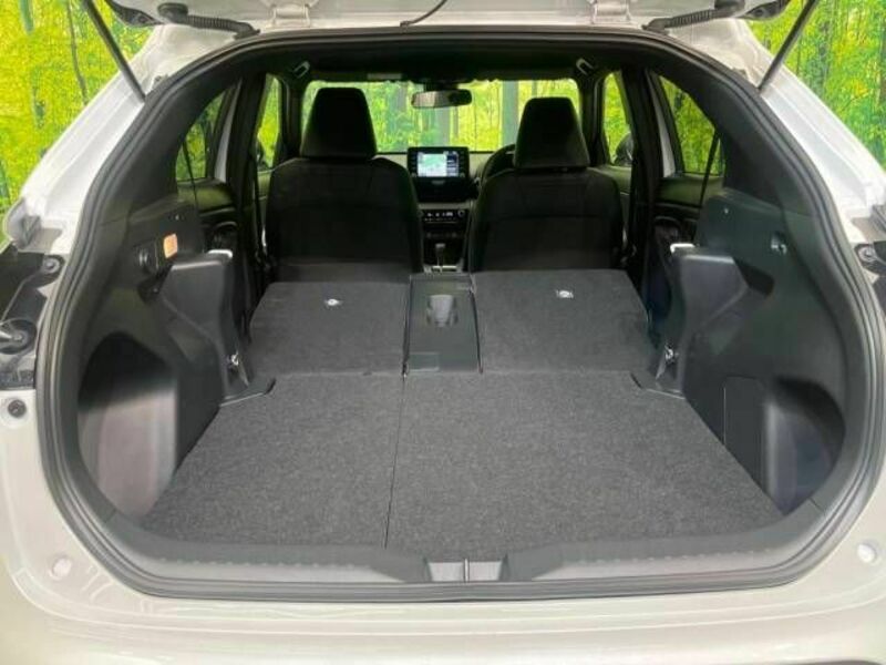 YARIS CROSS-9