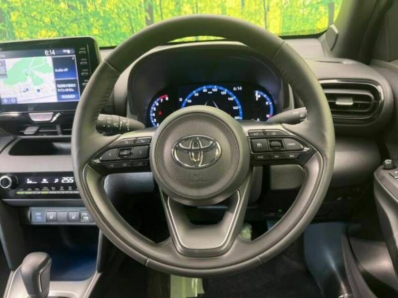 YARIS CROSS-10
