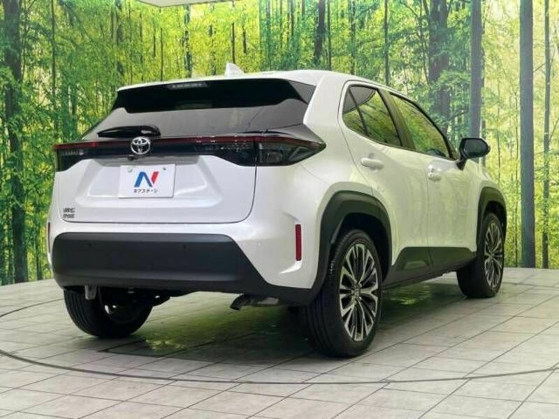 YARIS CROSS-16
