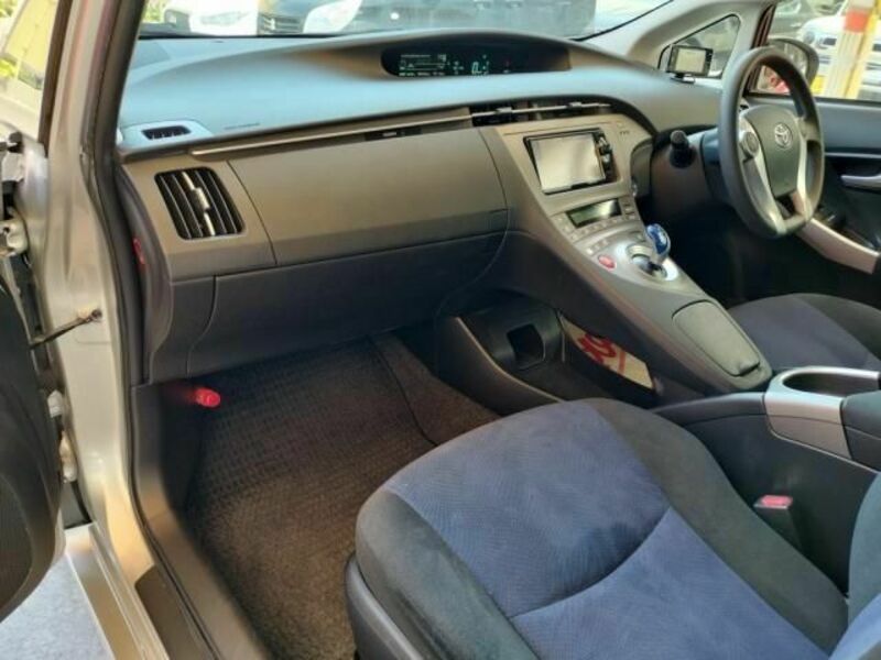 PRIUS-4