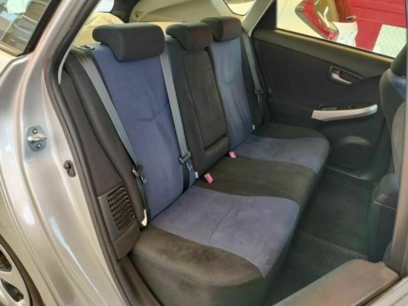 PRIUS-8