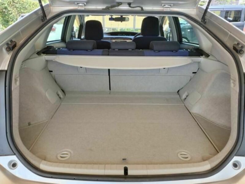 PRIUS-9