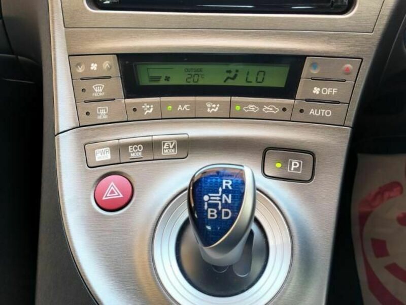 PRIUS-16