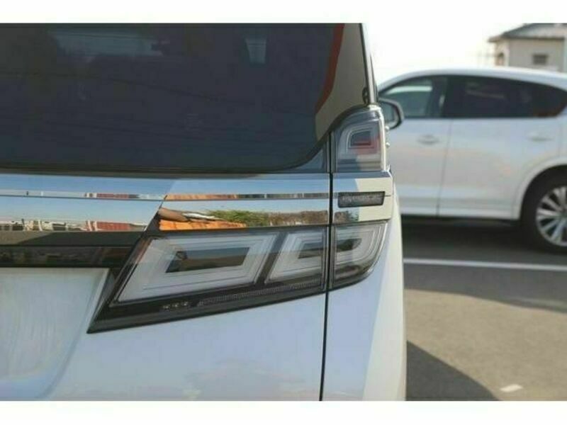 VELLFIRE-10