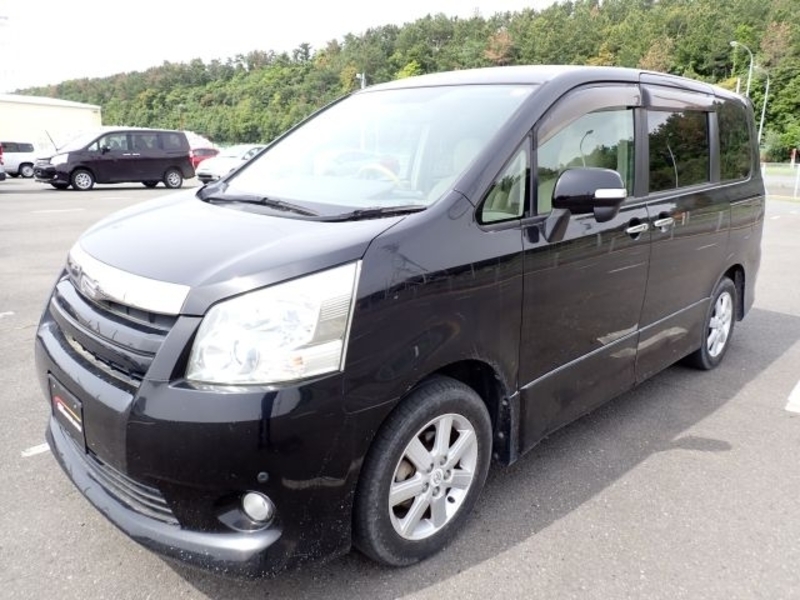 TOYOTA NOAH
