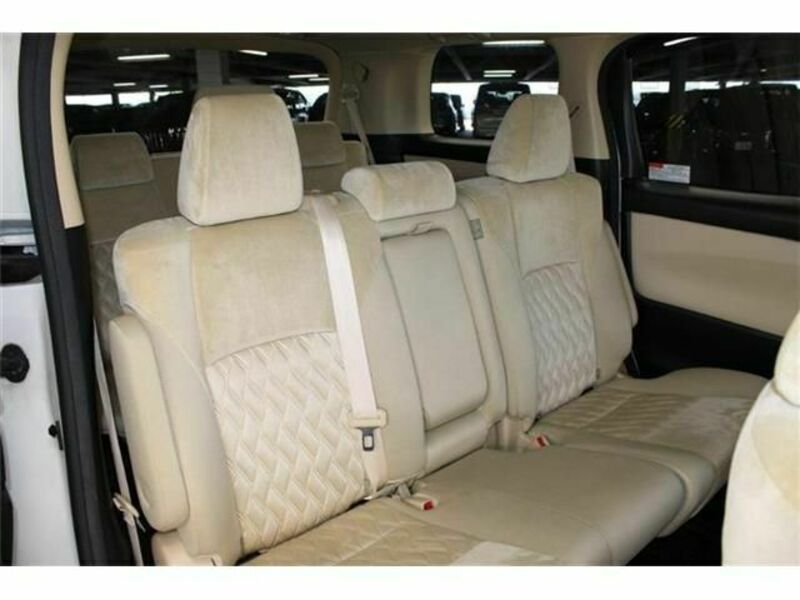 VELLFIRE-13