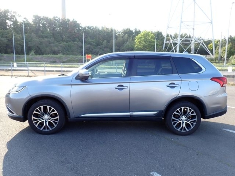 OUTLANDER-3