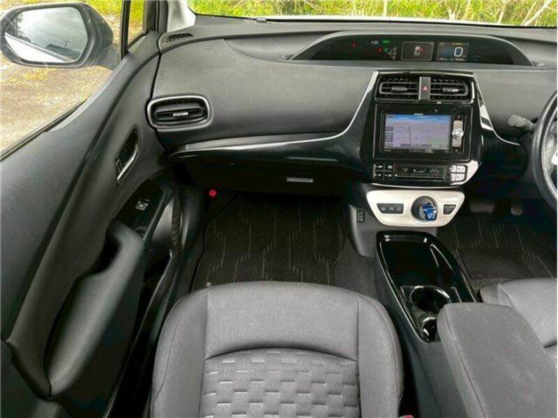 PRIUS PHV-17