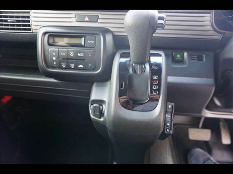 N-VAN