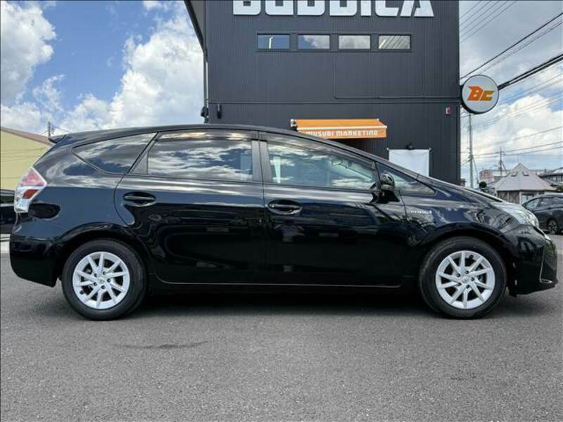 PRIUS ALPHA-6