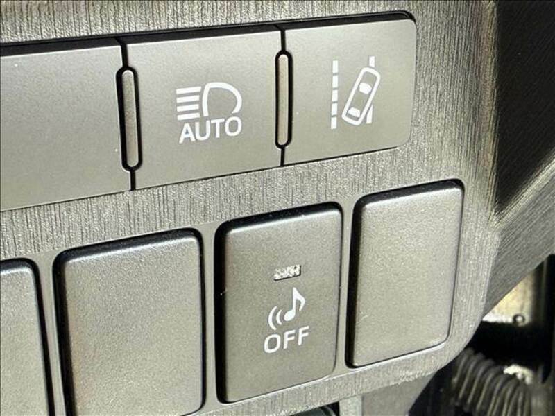 PRIUS ALPHA-12