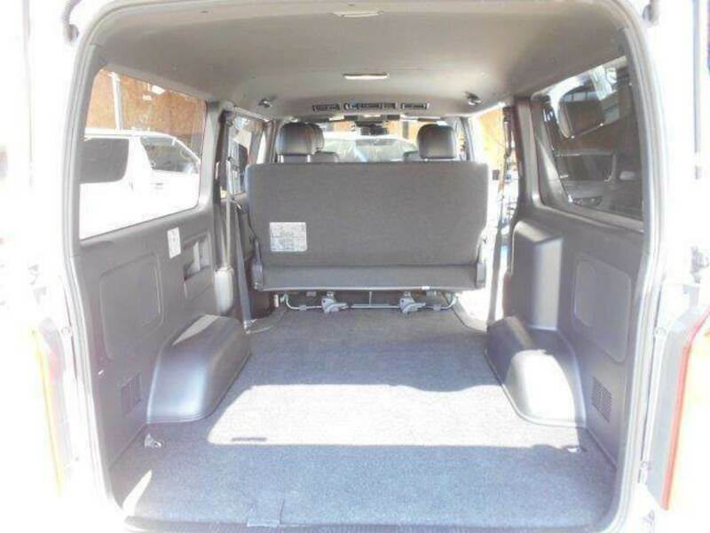 HIACE VAN-11