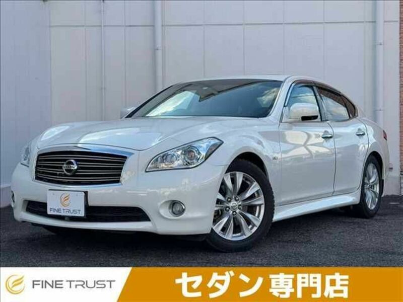 NISSAN　FUGA