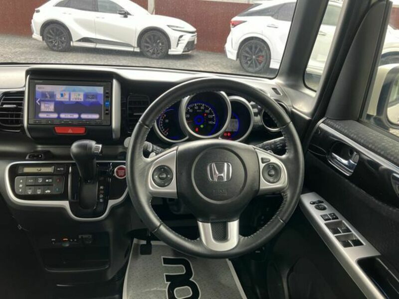 N BOX CUSTOM-12