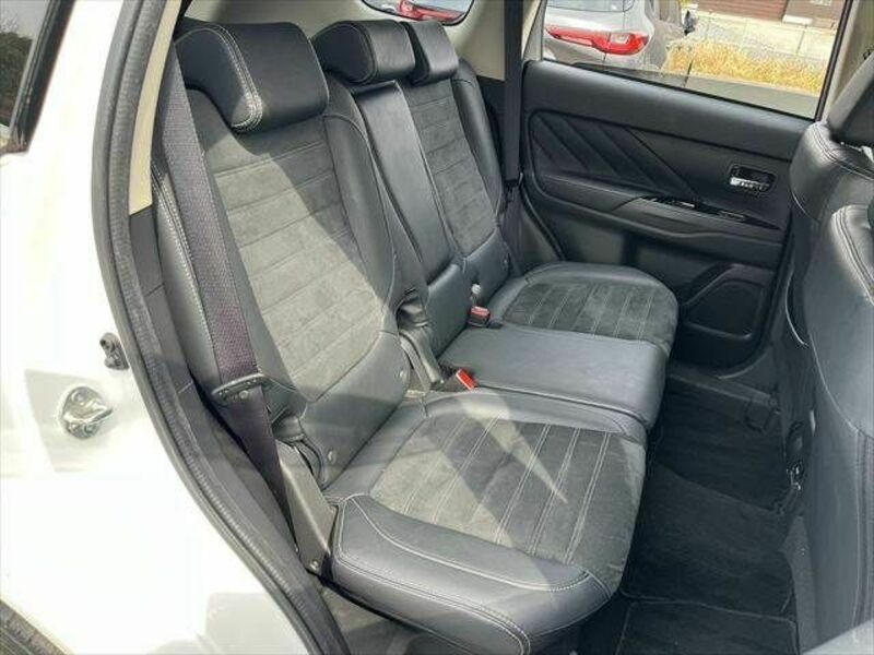 OUTLANDER PHEV-7
