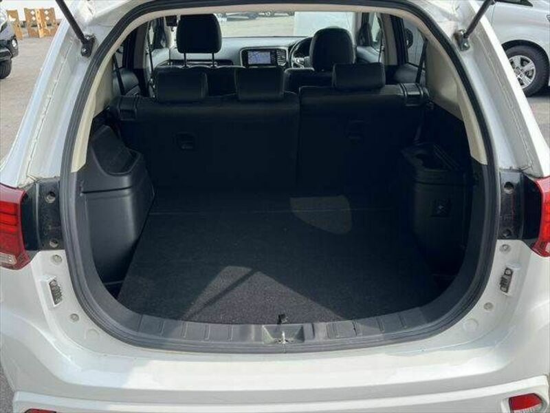 OUTLANDER PHEV-8