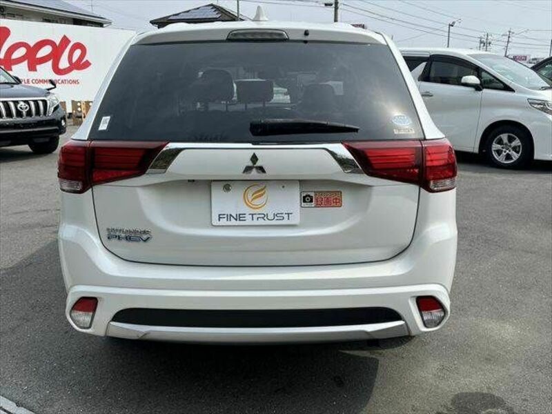 OUTLANDER PHEV-16
