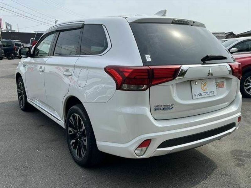 OUTLANDER PHEV-18