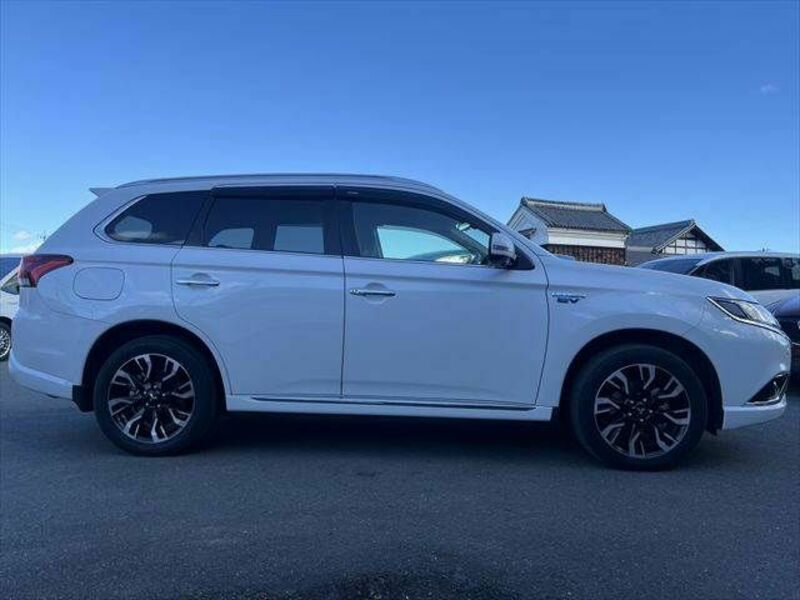 OUTLANDER PHEV-1