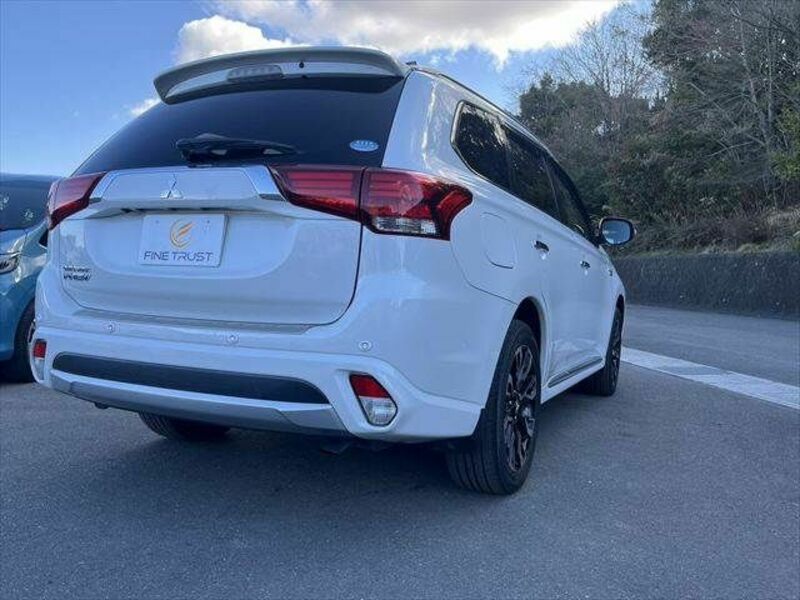 OUTLANDER PHEV-2