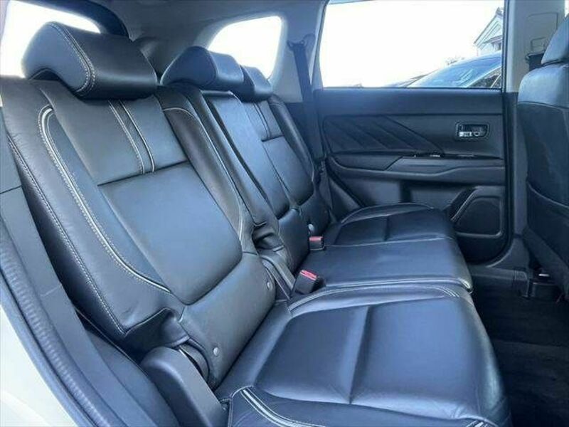 OUTLANDER PHEV-8