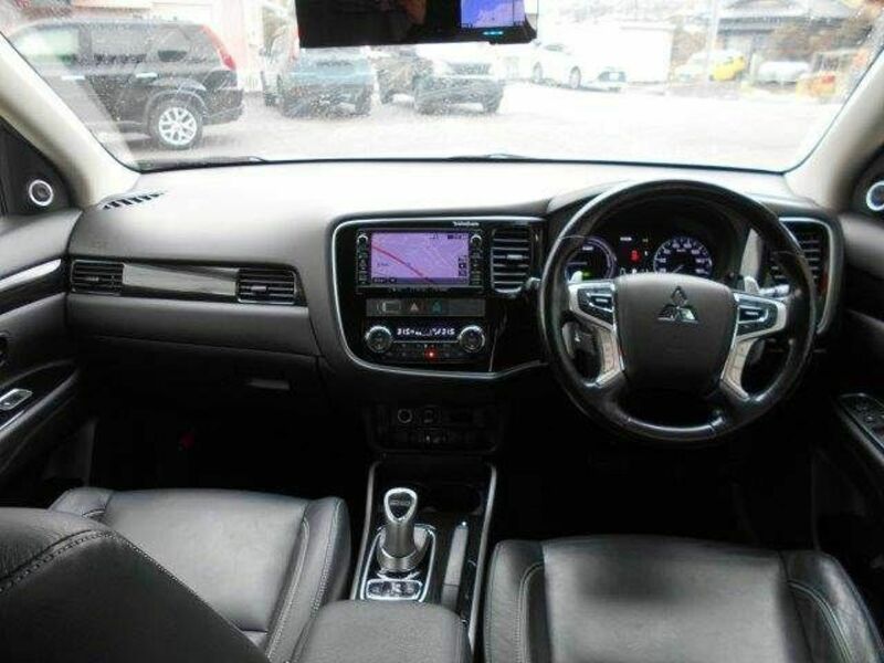 OUTLANDER PHEV-1