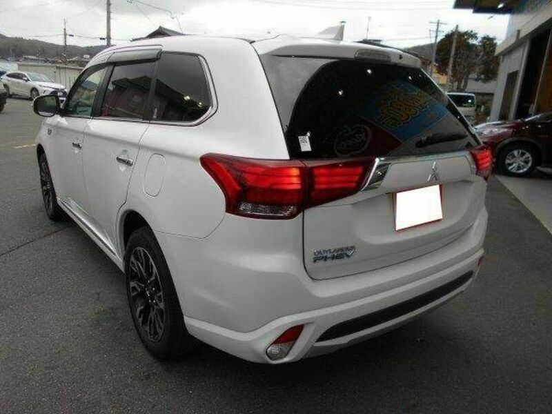 OUTLANDER PHEV-27