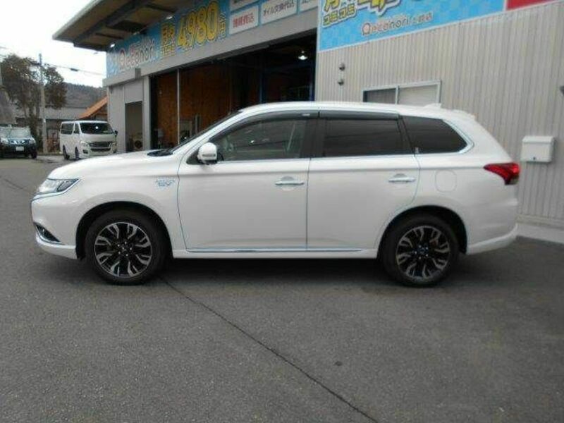 OUTLANDER PHEV-28